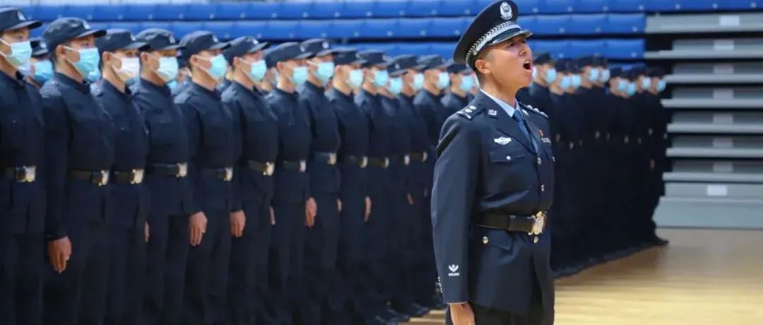 警校新生集体换装!|警服|仪式|学校|处长|政治_新浪新闻