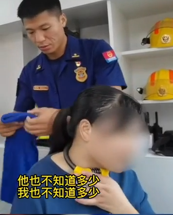 被儿子锁喉？妈妈：已经打过了……