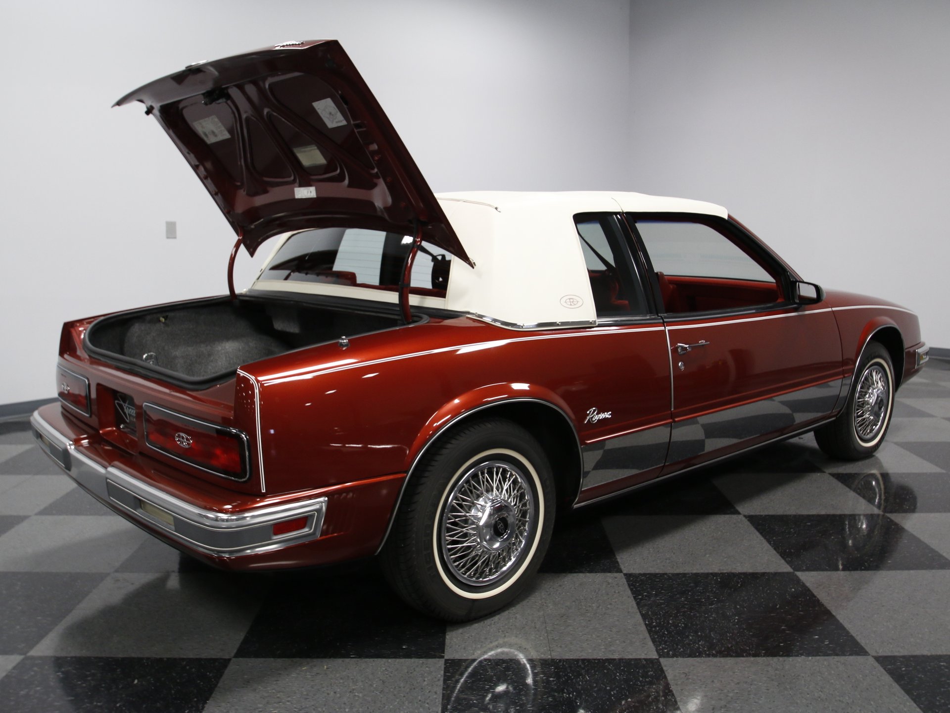 追溯到更早,别克riviera在1986年就有触摸显示屏__财经头条