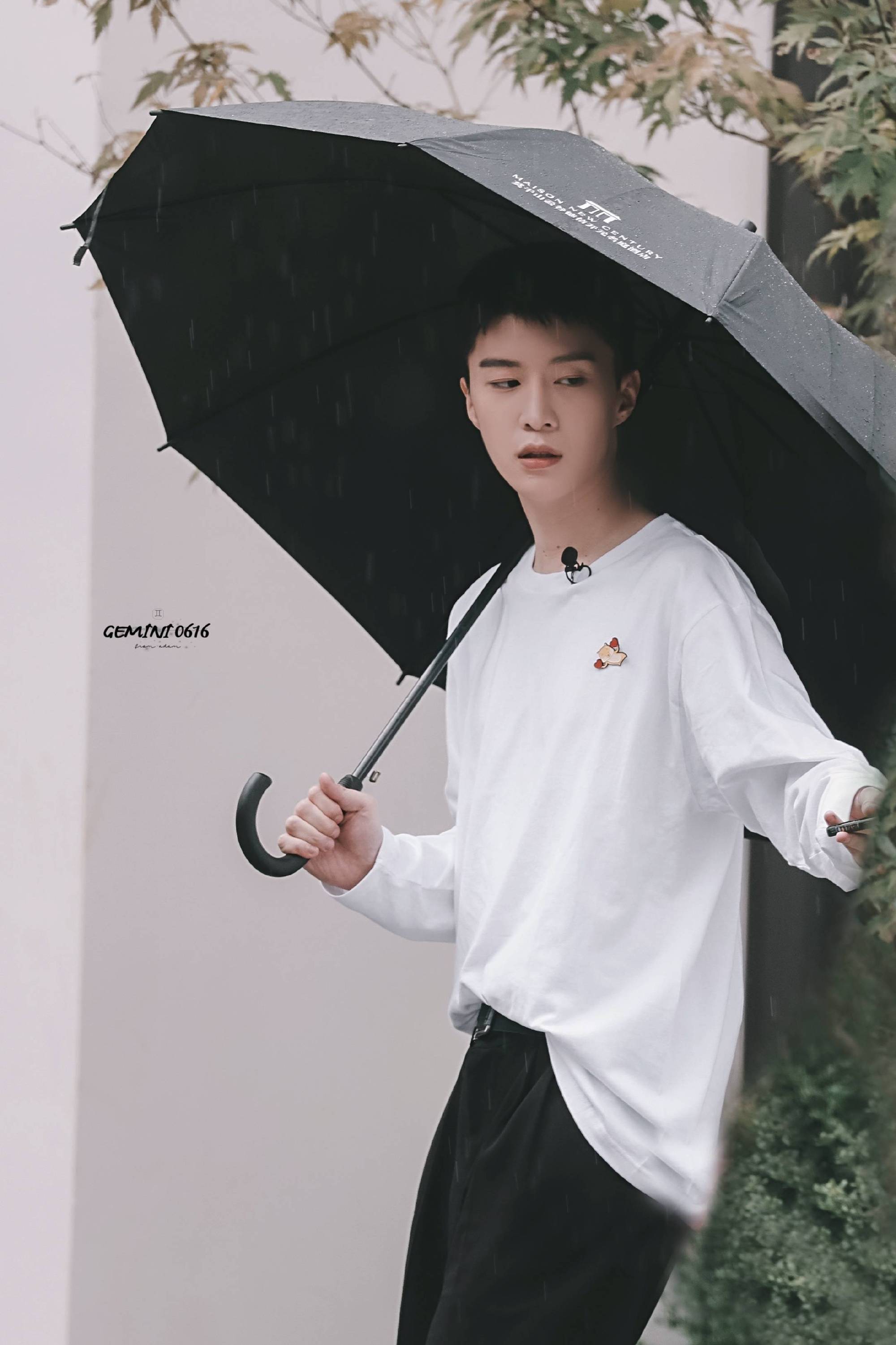 范丞丞《青春环游记》气质男高中生上线,好清秀