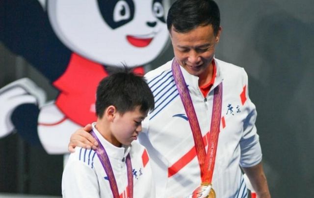 何威仪为了全红婵有多拼?连续9个月不回家,陪红姐在北京集训!休闲区蓝鸢梦想 - Www.slyday.coM 何威仪为了全红婵有多拼?连续9个月不回家,陪红姐在北京集训!休闲区蓝鸢梦想 - Www.slyday.coM