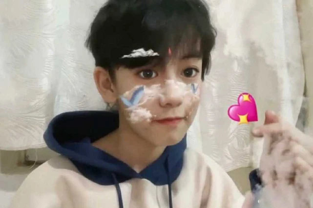 12岁女生被曝隐瞒性别进男团,连发三条道歉声明,退出娱乐圈休闲区蓝鸢梦想 - Www.slyday.coM 12岁女生被曝隐瞒性别进男团,连发三条道歉声明,退出娱乐圈休闲区蓝鸢梦想 - Www.slyday.coM