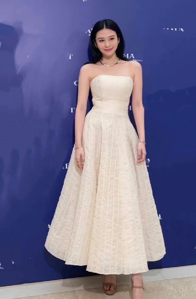 邱淑贞20岁女儿晒近照!脸蛋精致身材凹凸有致,和妹妹长相大不同休闲区蓝鸢梦想 - Www.slyday.coM 邱淑贞20岁女儿晒近照!脸蛋精致身材凹凸有致,和妹妹长相大不同休闲区蓝鸢梦想 - Www.slyday.coM