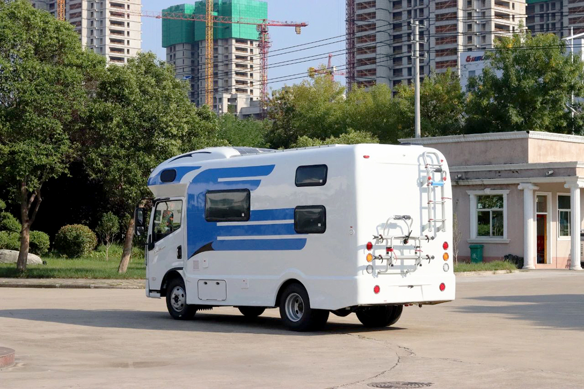 新飞h300尊享版竖床子母床房车基于上汽跃进h300轻卡底盘打造,长宽高