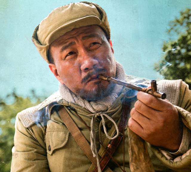 长津湖中雷公的原型是一位山东人亲手缴获美军北极熊团旗