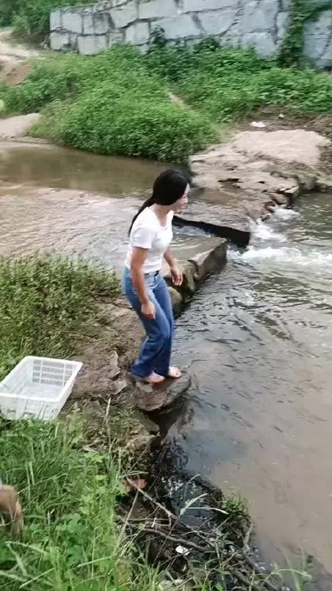 我最喜欢看两个女人打架了_新浪新闻