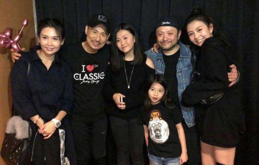 邱淑贞20岁女儿晒近照!脸蛋精致身材凹凸有致,和妹妹长相大不同休闲区蓝鸢梦想 - Www.slyday.coM 邱淑贞20岁女儿晒近照!脸蛋精致身材凹凸有致,和妹妹长相大不同休闲区蓝鸢梦想 - Www.slyday.coM