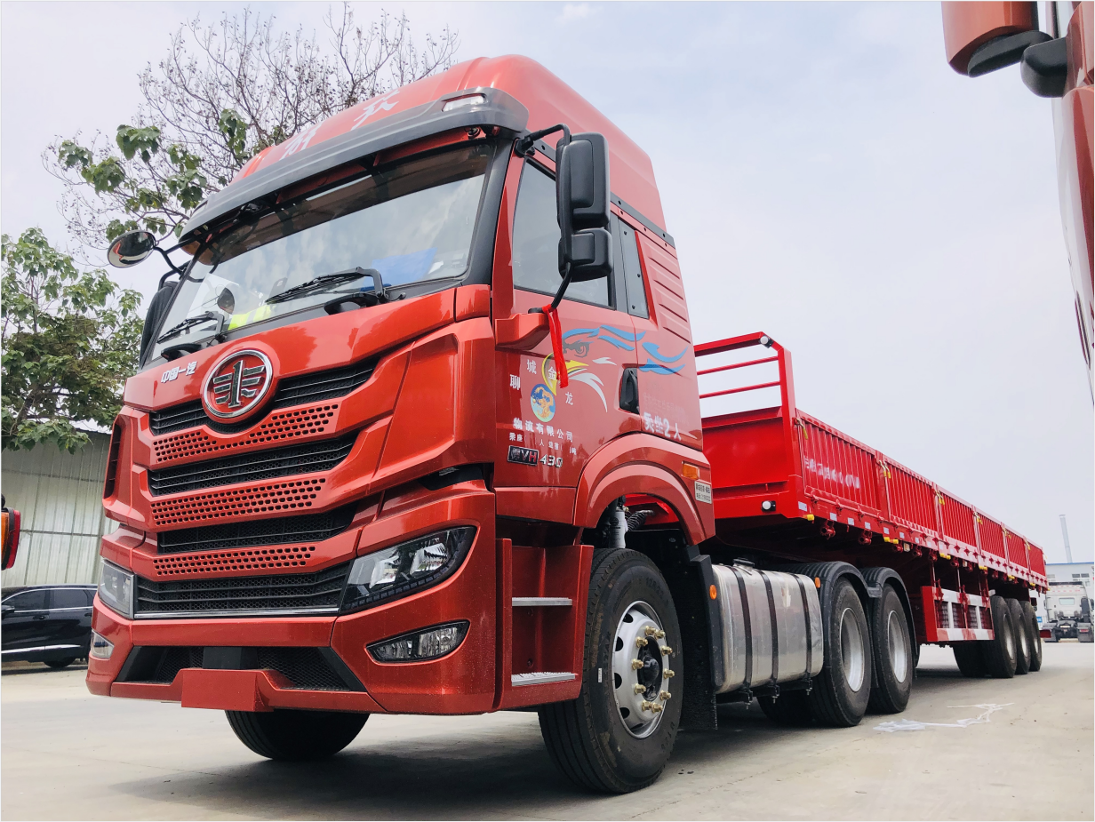 在山东济南走访时,遇到一台正在走上牌程序的解放悍vh国六牵引车