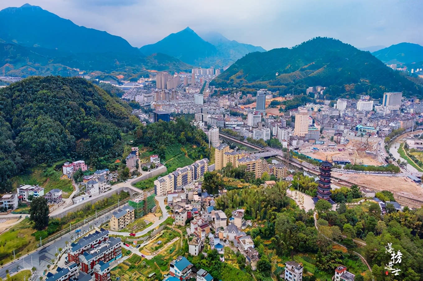 浙江丽水遂昌县，青山环绕，环境优美，有城市人向往的生活__财经头条