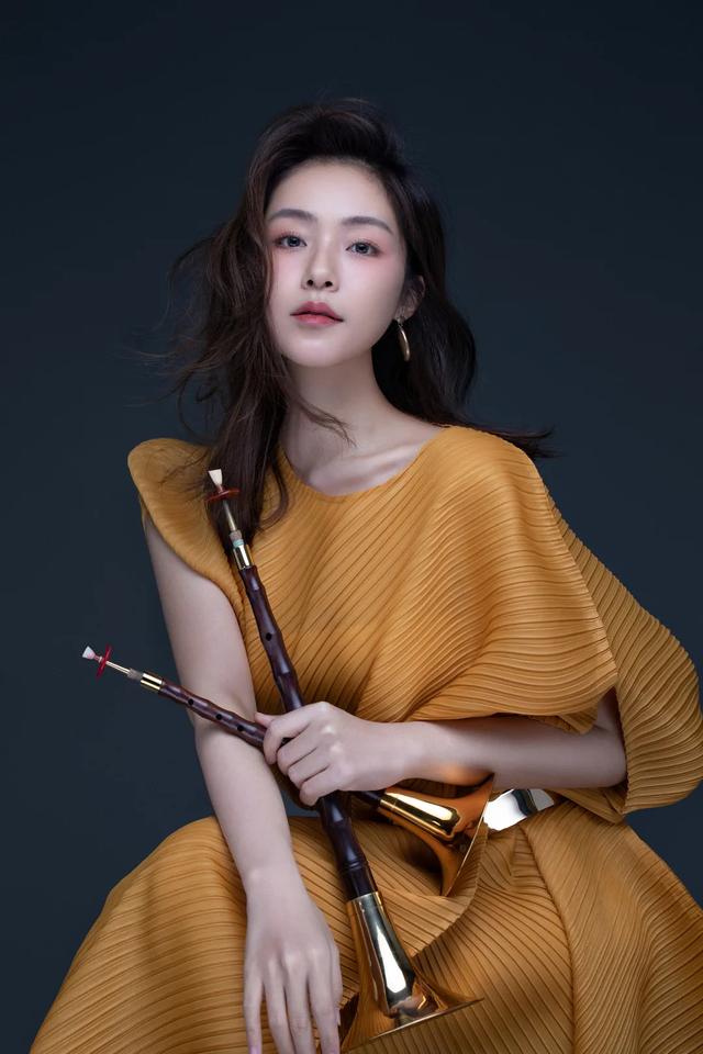 土味唢呐也可以很靓丽这位姑娘吹出国内首个唢呐博士