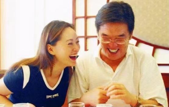 而蔡程也对她也宠爱有加.