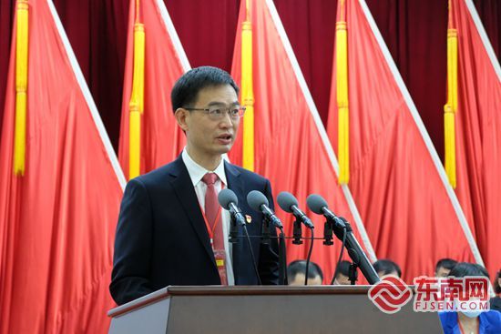 访石狮市委书记黄春辉石狮:搭乘"海丝"春风 高质量建设现代化商贸