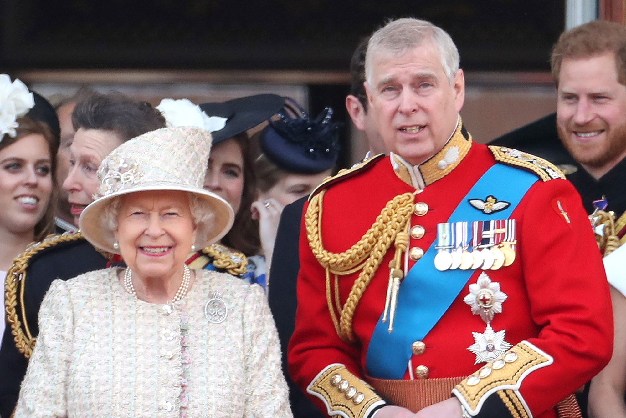 资料图：英国女王伊丽莎白二世与其次子安德鲁王子