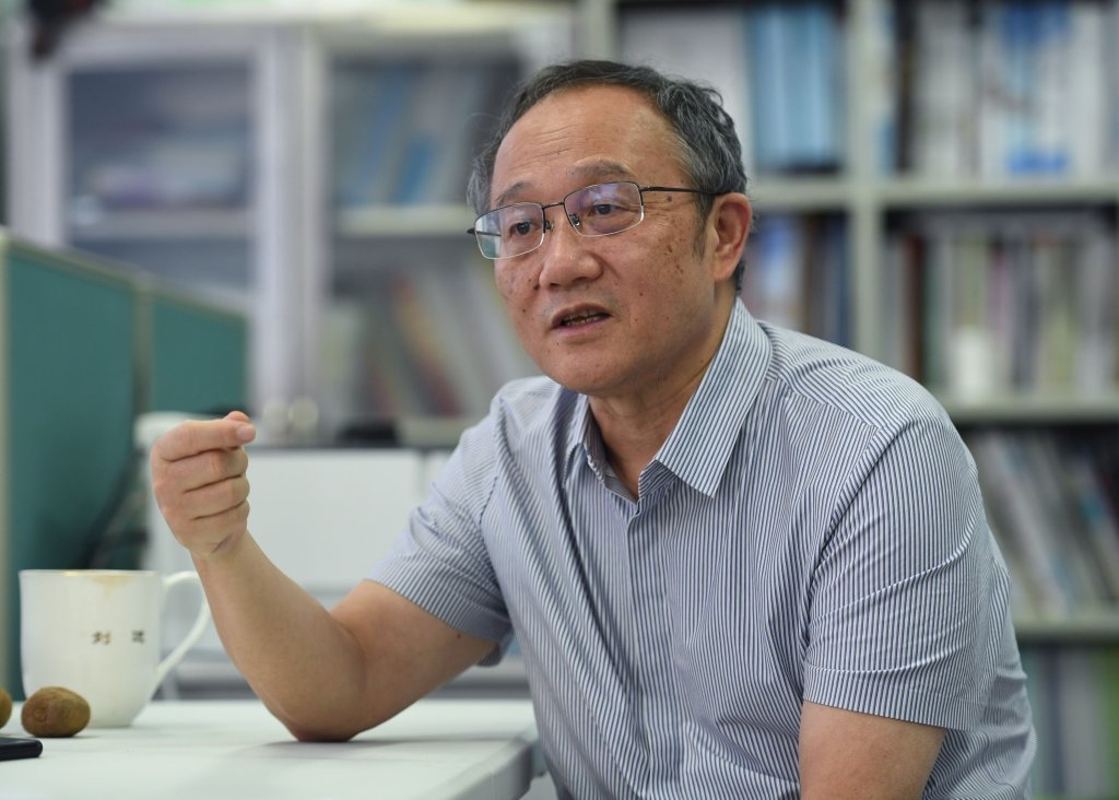 麻醉医生刘进:捐出1亿为"规培" |人境·大咖|华西医院_新浪新闻