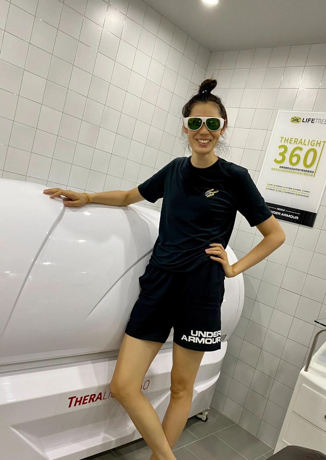 手腕有伤的朱婷手术一再推迟，网友都急了！其实朱婷已在尝试高科技治疗……休闲区蓝鸢梦想 - Www.slyday.coM