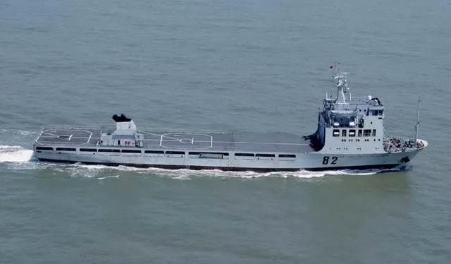 百年瞬间丨中国第一艘航母辽宁舰交付海军英雄的传人是我们英雄的传人