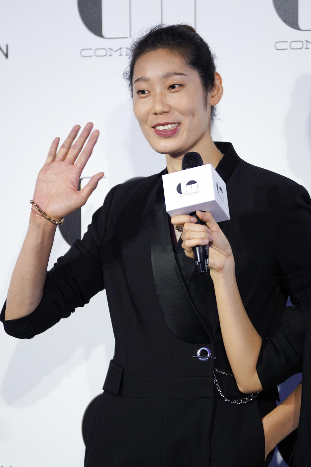 手腕有伤的朱婷手术一再推迟，网友都急了！其实朱婷已在尝试高科技治疗……休闲区蓝鸢梦想 - Www.slyday.coM