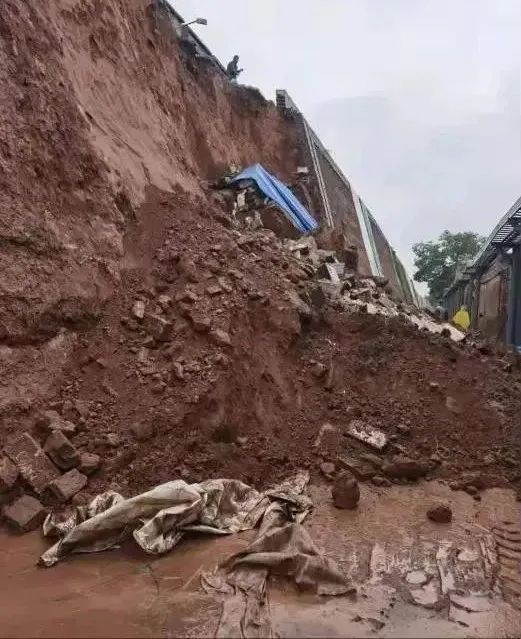 热搜第一！鸿星尔克悄悄给山西捐物资！网友：别把买缝纫机的钱捐了休闲区蓝鸢梦想 - Www.slyday.coM