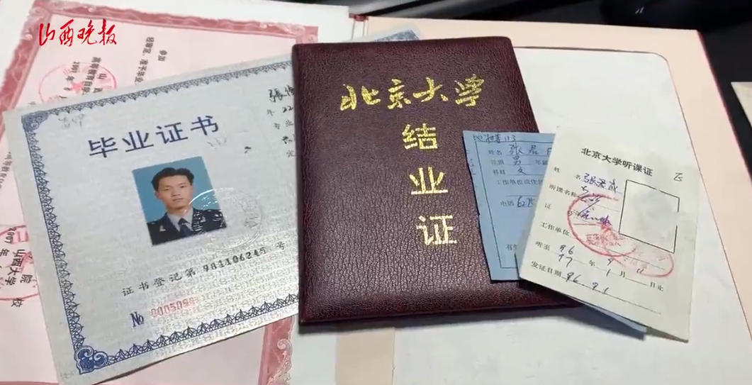 27年前轰动全国的“北大保安高考第一人”，这部纪录片曝光了现状休闲区蓝鸢梦想 - Www.slyday.coM