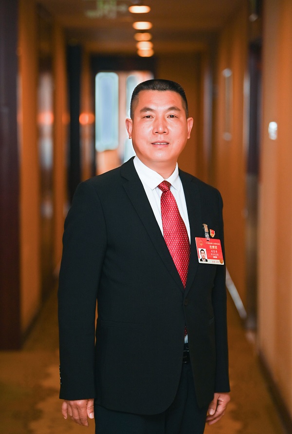 刘家奇产业兴才能百姓富