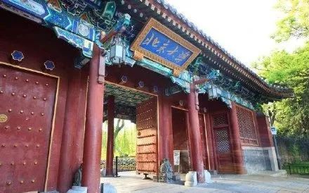 27年前轰动全国的“北大保安高考第一人”，这部纪录片曝光了现状休闲区蓝鸢梦想 - Www.slyday.coM