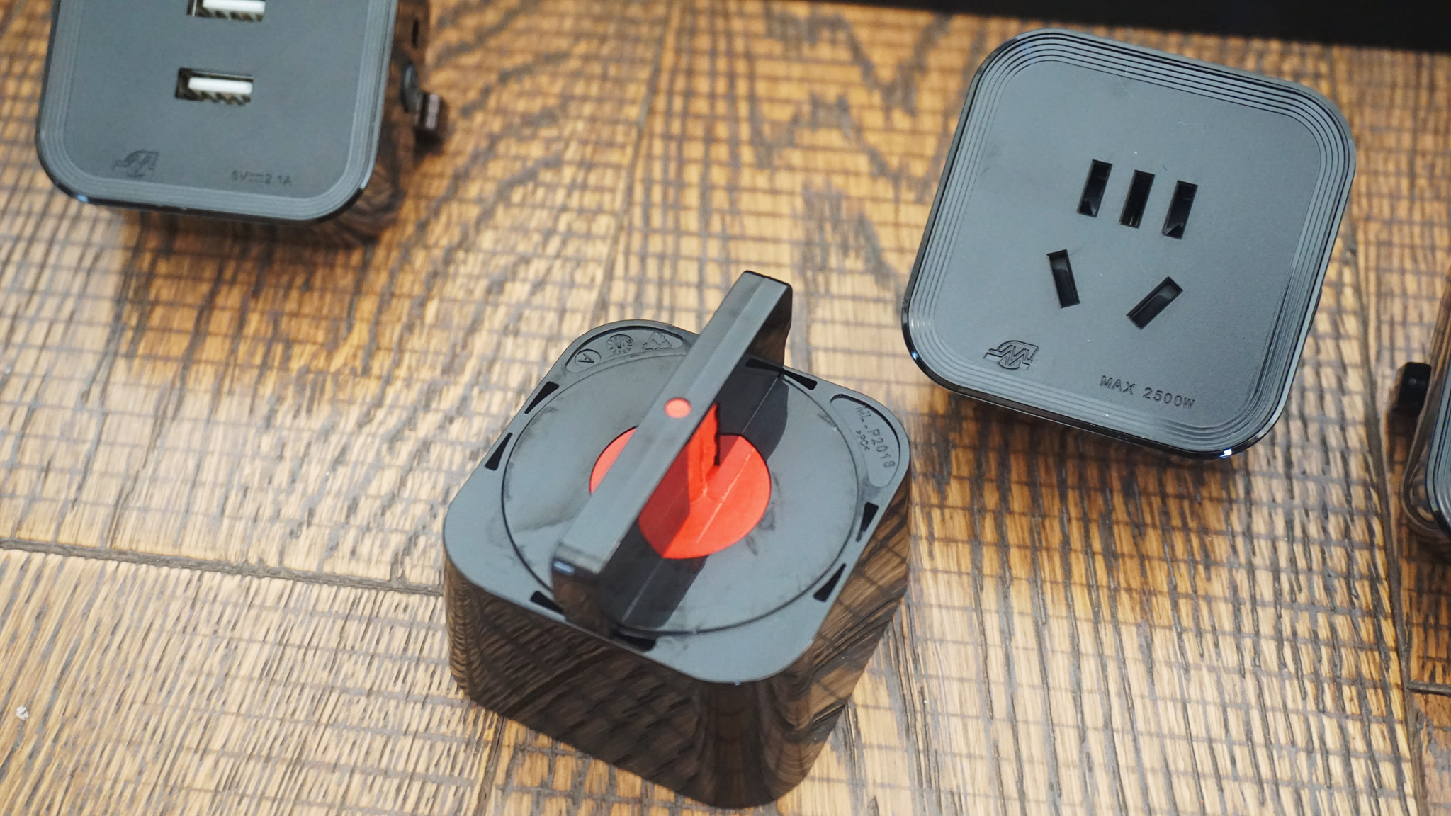 装修时插座没装对,后悔一辈子,再改还来得及吗?休闲区蓝鸢梦想 - Www.slyday.coM 装修时插座没装对,后悔一辈子,再改还来得及吗?休闲区蓝鸢梦想 - Www.slyday.coM