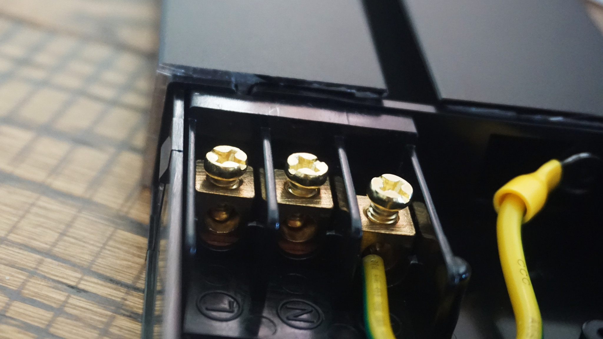 装修时插座没装对,后悔一辈子,再改还来得及吗?休闲区蓝鸢梦想 - Www.slyday.coM 装修时插座没装对,后悔一辈子,再改还来得及吗?休闲区蓝鸢梦想 - Www.slyday.coM