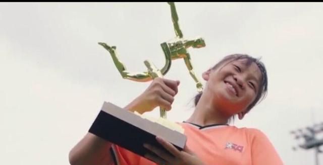 贵州山区女孩王佳月,因为足球走出大山,目标是打进国家队!休闲区蓝鸢梦想 - Www.slyday.coM