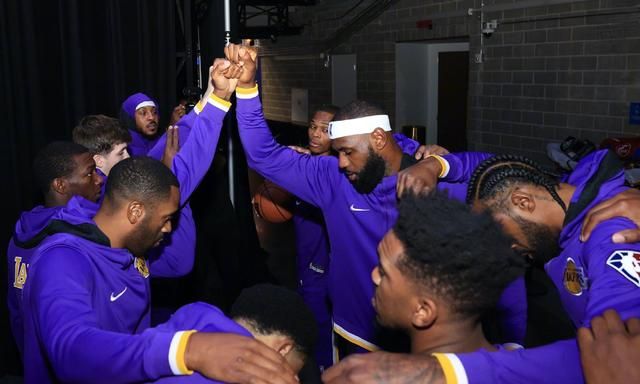 四连败后,突发韧带撕裂!湖人的新赛季,愈发艰难了休闲区蓝鸢梦想 - Www.slyday.coM 四连败后,突发韧带撕裂!湖人的新赛季,愈发艰难了休闲区蓝鸢梦想 - Www.slyday.coM