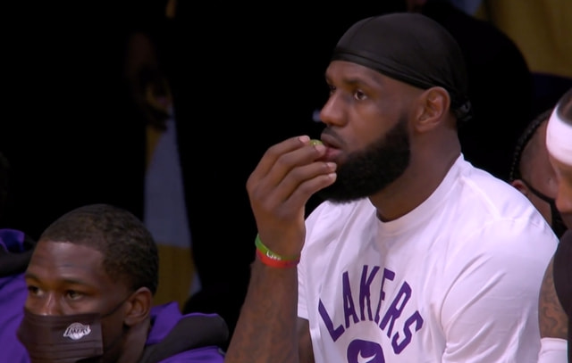 湖人集体看录像一幕曝光!詹眉与队友积极讨论,4连败现危机吗休闲区蓝鸢梦想 - Www.slyday.coM 湖人集体看录像一幕曝光!詹眉与队友积极讨论,4连败现危机吗休闲区蓝鸢梦想 - Www.slyday.coM