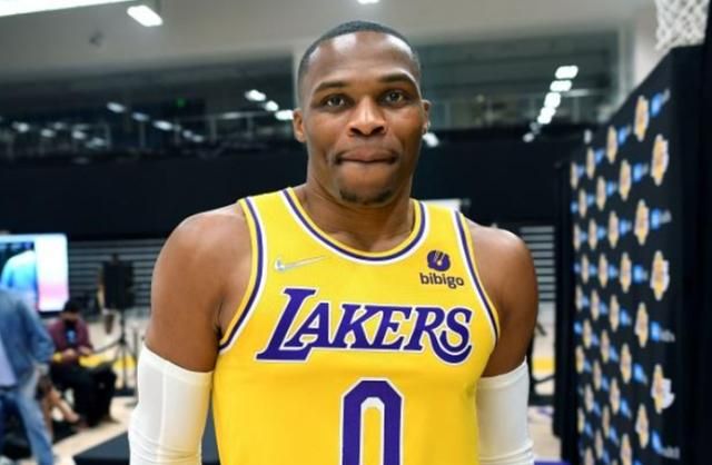 无奈!美媒晒季前赛球员效率值,东契奇独一档,湖人巨头联盟垫底休闲区蓝鸢梦想 - Www.slyday.coM