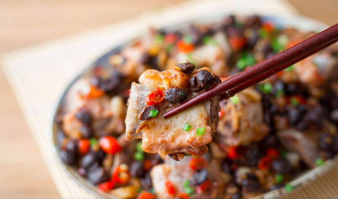 广东名菜豆豉蒸排骨:太简单了,2分钟学会,豉香浓郁,肉质嫩滑