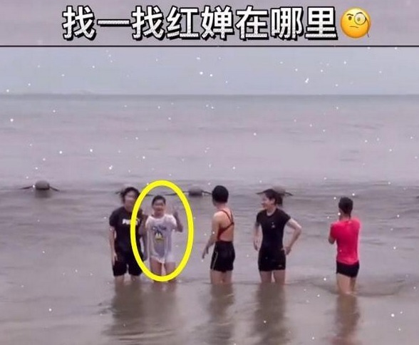 全红婵好会玩!和队友一起冲浪还不忘双手比耶,却被海浪直接打翻休闲区蓝鸢梦想 - Www.slyday.coM 全红婵好会玩!和队友一起冲浪还不忘双手比耶,却被海浪直接打翻休闲区蓝鸢梦想 - Www.slyday.coM