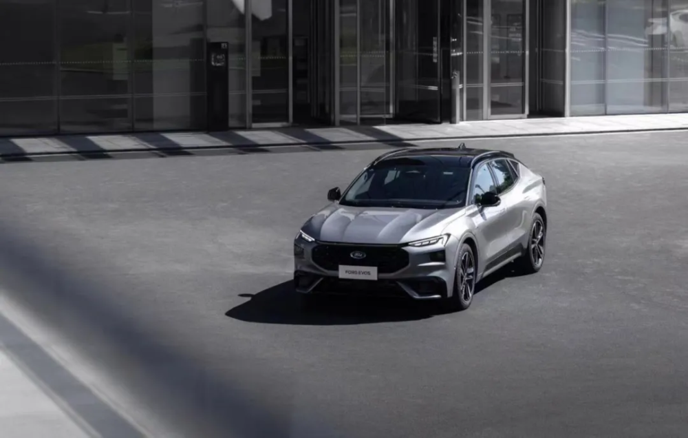 长安福特evos是一款基于fnv智能互联全网架构打造的跨界轿跑suv,它是