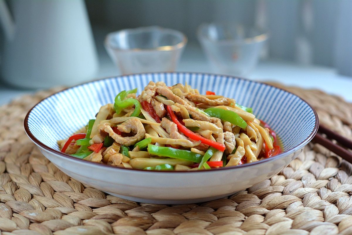 比鸡枞菌好吃比鸡腿菇好做超下饭的杏鲍菇炒肉丝来了
