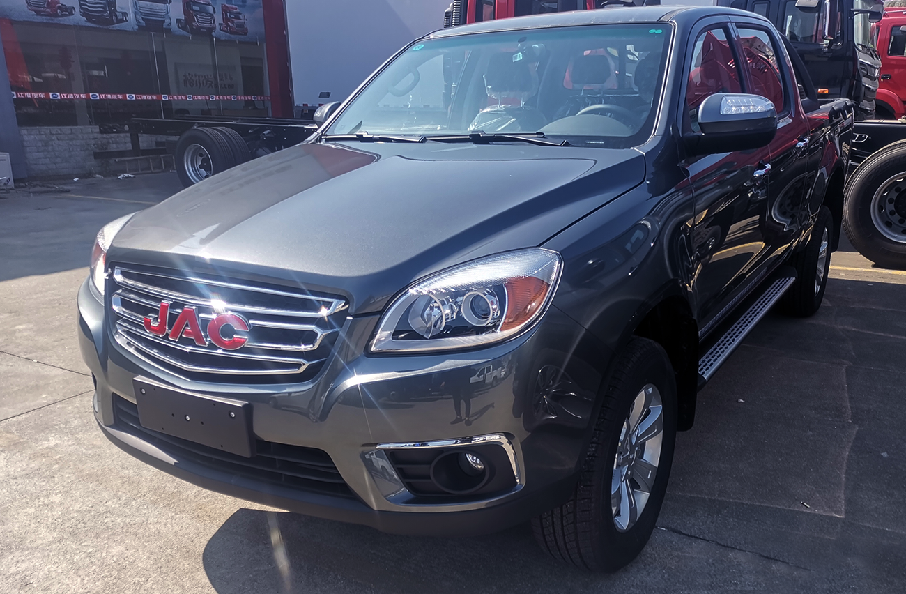 江淮t6新车型上市,红色字母车标,搭载2.0t柴油动力,8.98万起