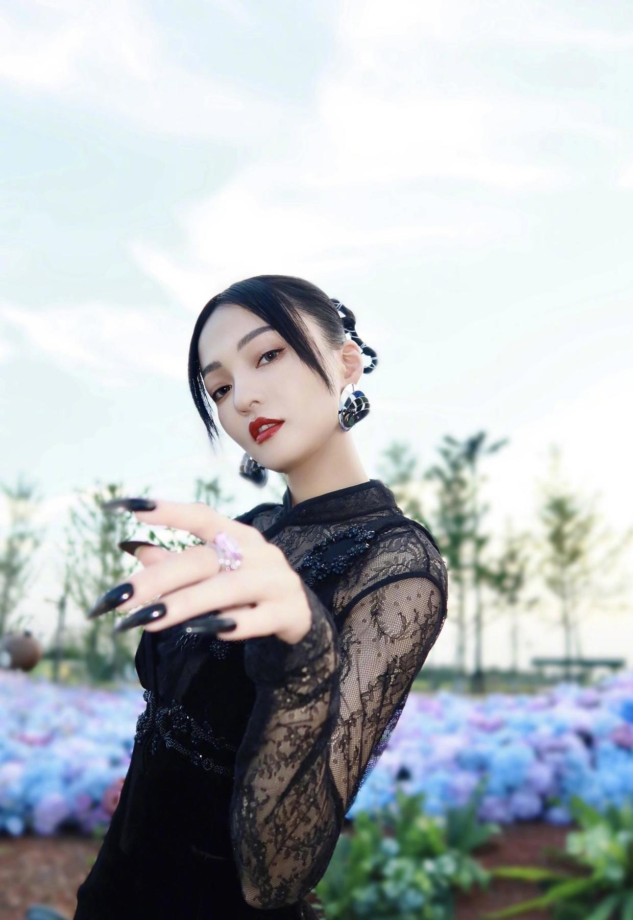 张韶涵这裙子不错蕾丝丝绒158cm身高穿出176气场