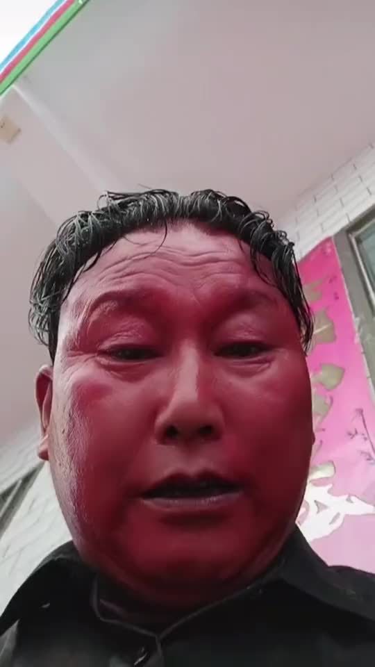 喝酒脸红的见多了,这么红的见过吗?