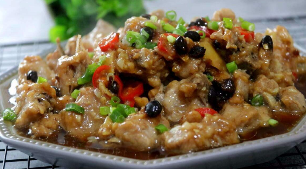 广东名菜豆豉蒸排骨:太简单了,2分钟学会,豉香浓郁,肉质嫩滑