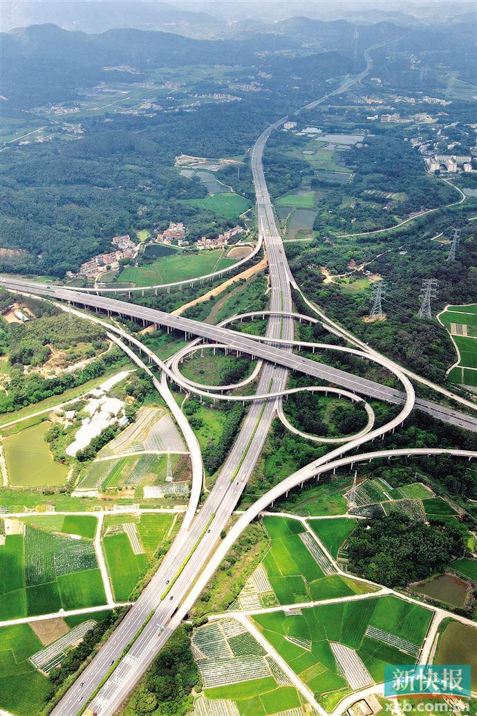 广河高速黄岭香立交航拍. 新快报记者 毕志毅/摄