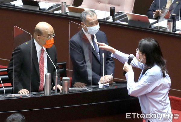 郑丽文（右）要求苏贞昌道歉（图片来源：台湾“ETtoday新闻云”）