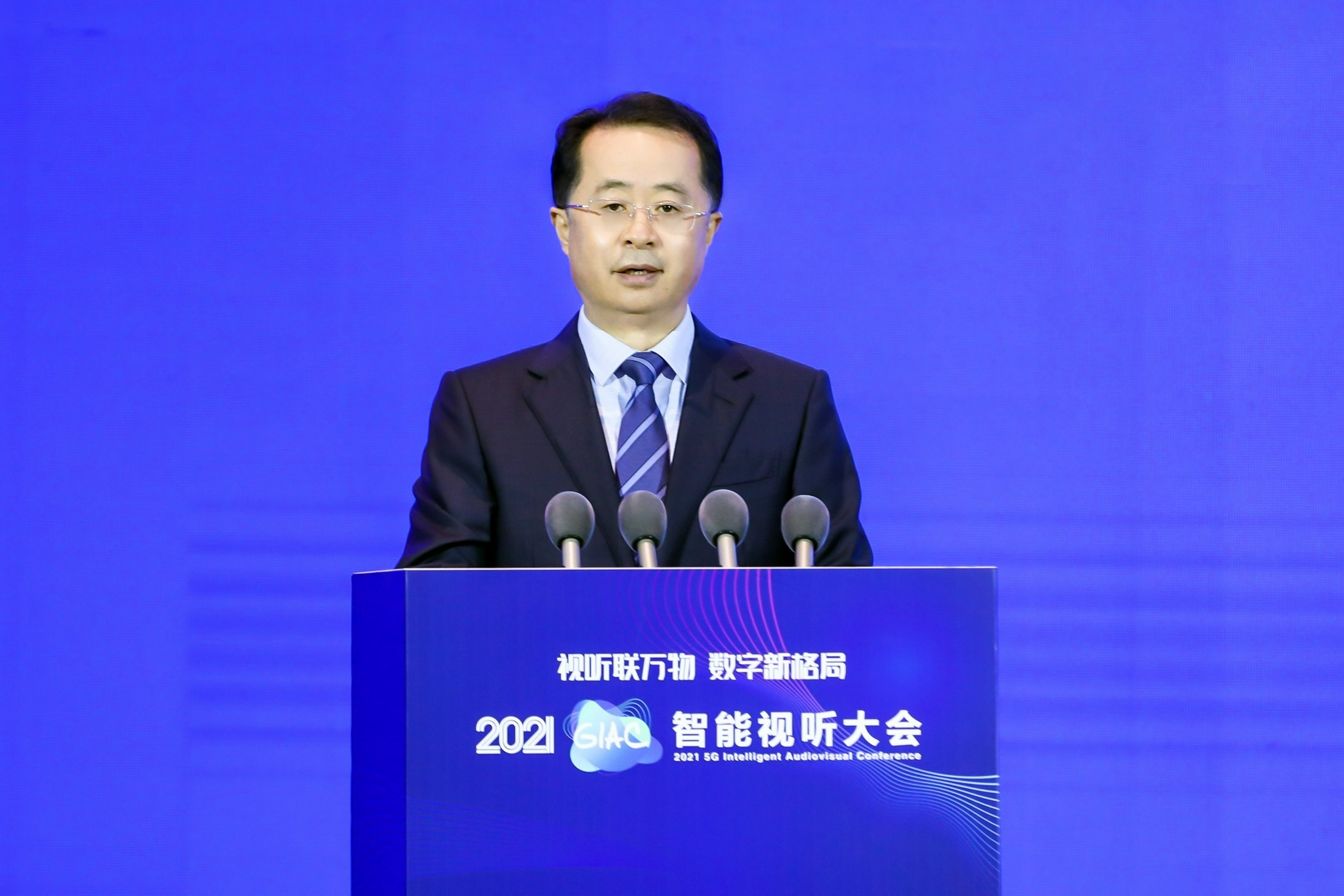 山东省委常委,青岛市委书记陆治原,人民日报社副总编辑崔士鑫,中央网