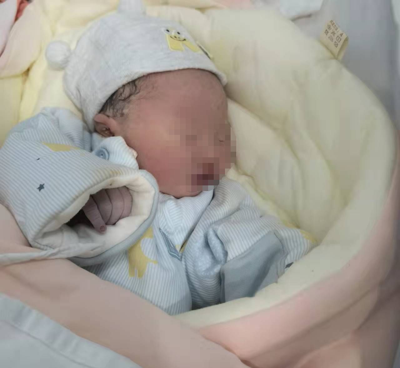 甘肃一女子生产当日孩子被丈夫抱走用来追讨彩礼钱，妇联已介入休闲区蓝鸢梦想 - Www.slyday.coM