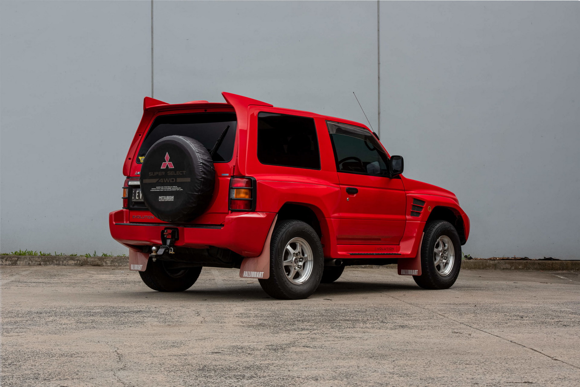 曾经主宰达喀尔一台三菱帕杰罗evo在澳洲即将被拍卖