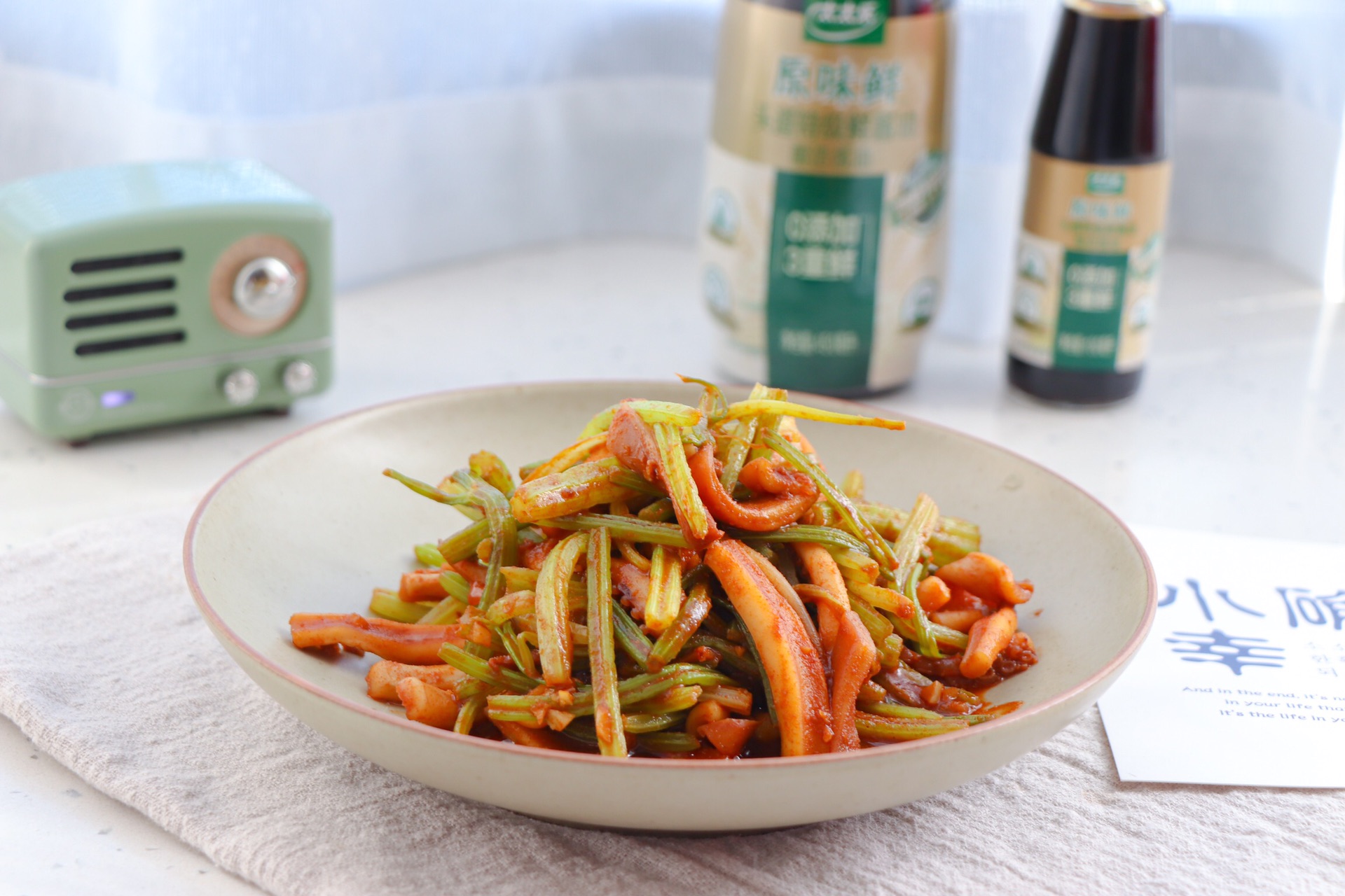 这样做出来的芹菜炒鱿鱼丝清脆爽口鲜香美味上桌都吃光盘了