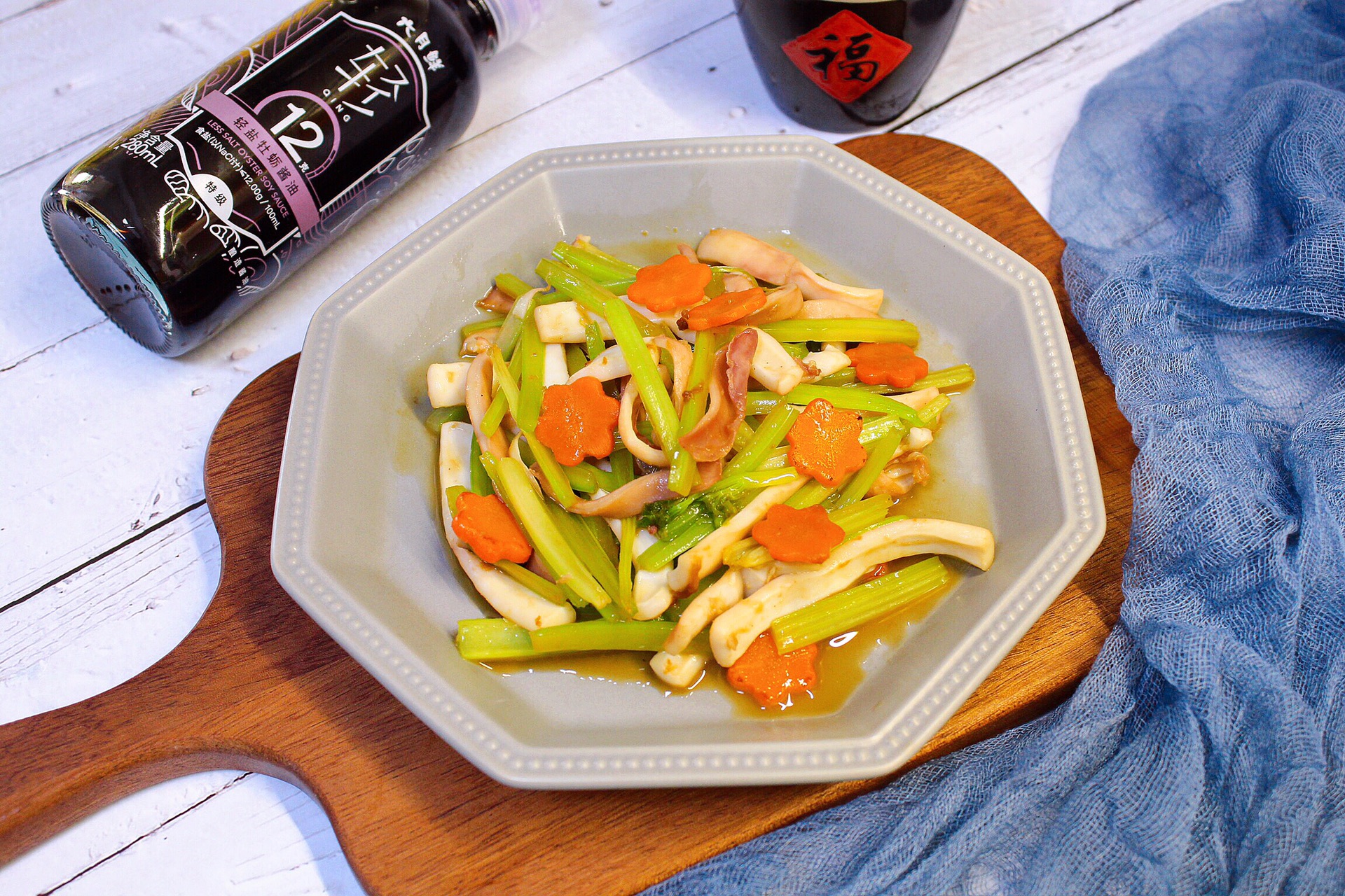 这样做出来的芹菜炒鱿鱼丝清脆爽口鲜香美味上桌都吃光盘了