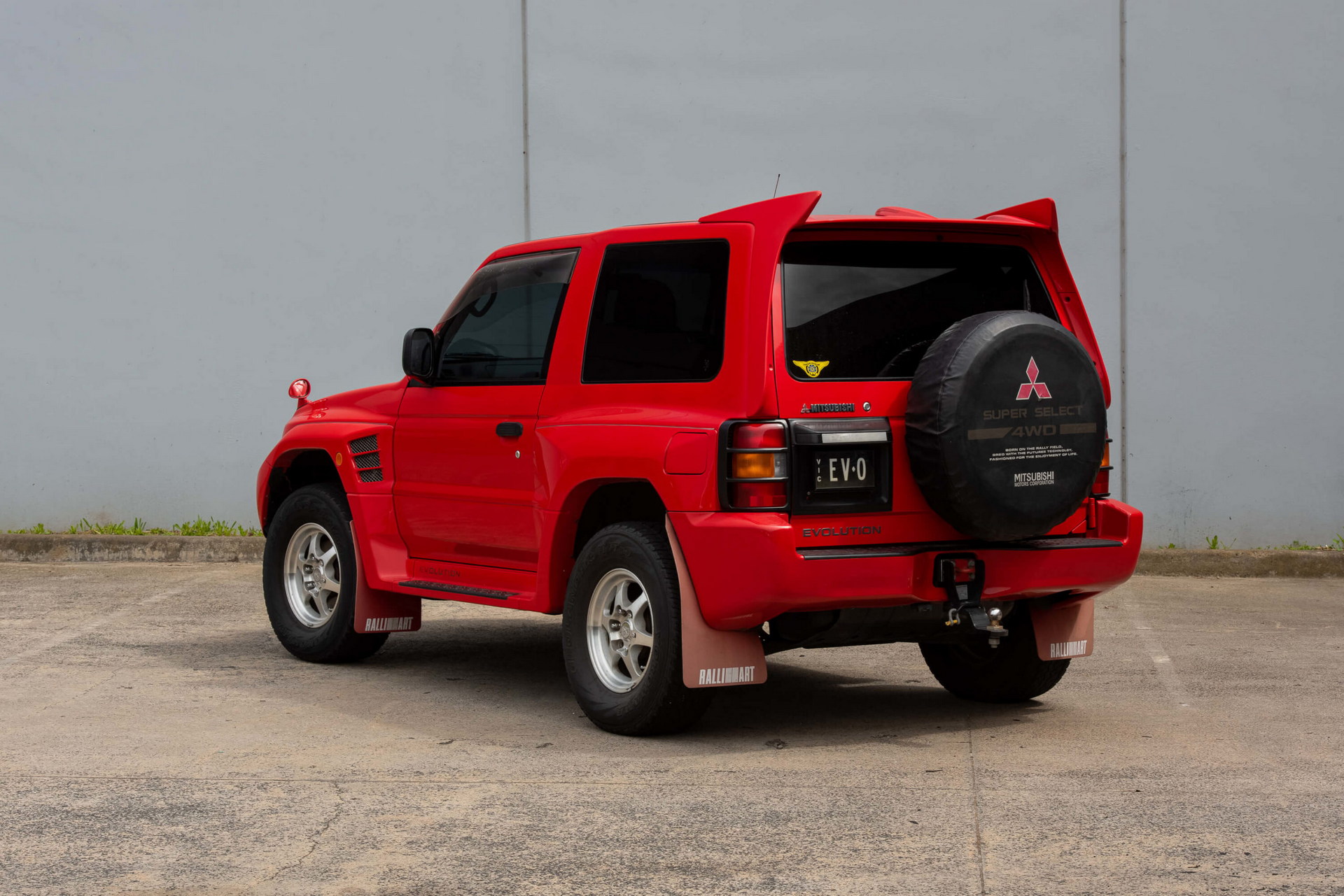 曾经主宰达喀尔一台三菱帕杰罗evo在澳洲即将被拍卖