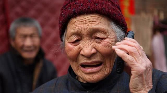 35岁外孙赡养90岁外婆,5个舅舅均在逃避,外孙：做人不厚道休闲区蓝鸢梦想 - Www.slyday.coM