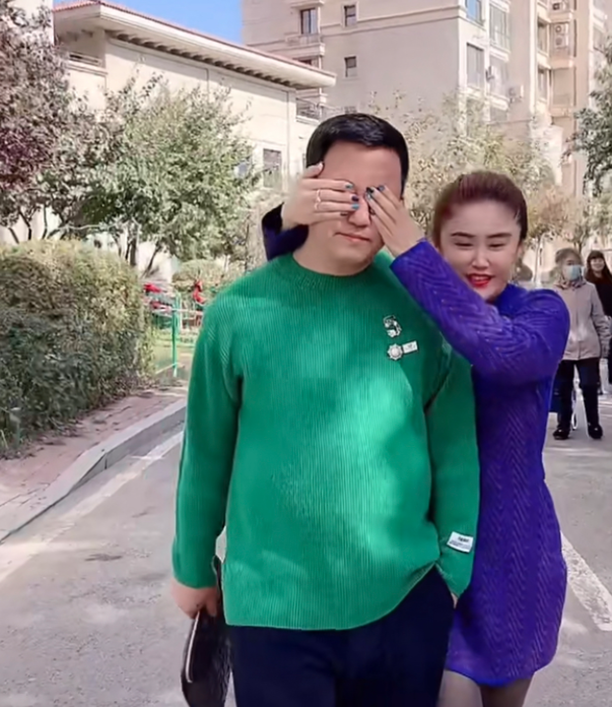 长贵扮演者王小宝57岁生日小娇妻吴琼送惊喜赵家班多人捧场