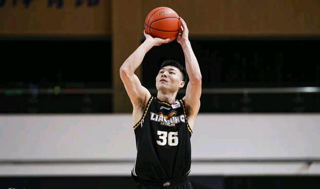辽篮29分大胜青岛!鄢手骐17 7功过参半 张镇麟15 4 朱荣振挑大梁|辽宁